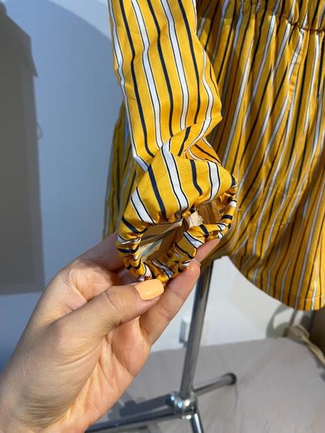 Žltý overal s dlhými rukávmi, s