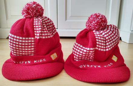 2x zimná čiapka so šiltíkom, vek 7-10 rokov, 110