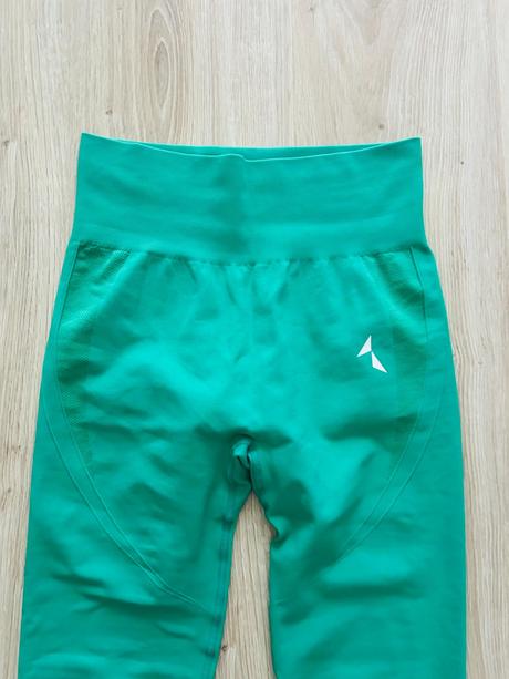 Skvelé bezšvové legíny značky carpatree,pc 61 eur, m