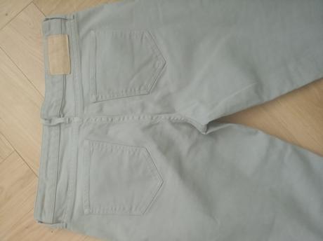 Značkové jeansy, 28