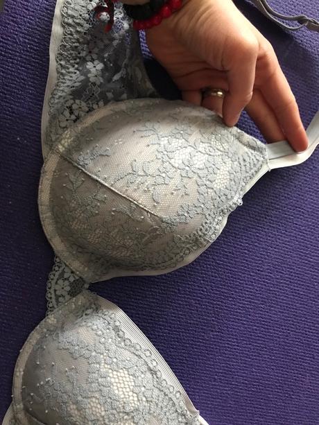 Podprsenka s čipkou a kosticami, push up efektom, h&m,75c