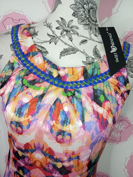 Krásne farebne šaty, m