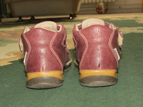 Pegres malo nosené sandálky, 22