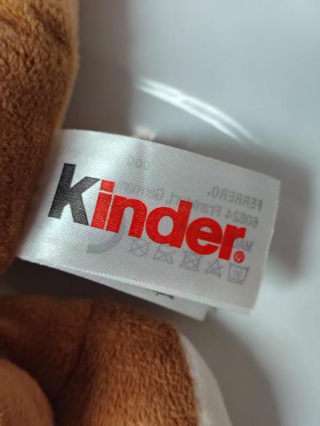 Plyšová kengura s  mláďatkom kinder ferrero, 29 cm, 