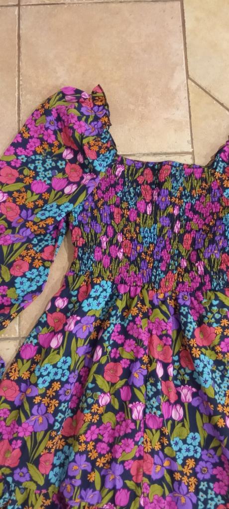 Krasne kvetinkove saty, xs