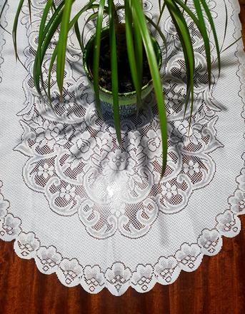 Krajkovy ovalny obrus, 