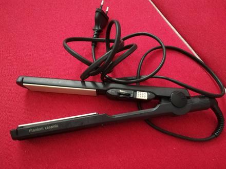 Keramická žehlička na vlasy,