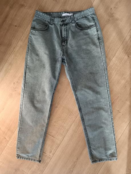 Nohavice v usa34,eur44, bershka,34