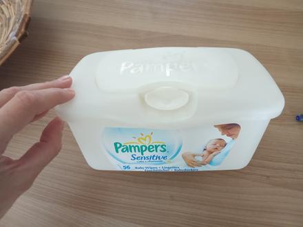 Nadoba na vlhčene obrusky,