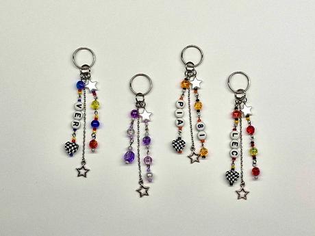 Rozne ručne robené prívesky aj s témou formuly 1, 