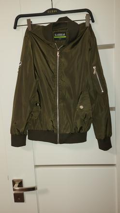 Krasna chlapcenska bombera, 146