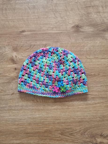 Hačkovaná čiapočka, 104