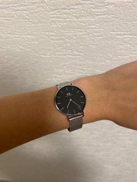 Strieborné hodinky daniel wellington,