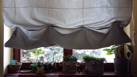 Grey-white roller blind/roleta/,