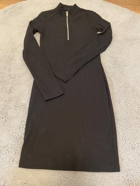 Krásné čierné obtiahnuté šaty xxs, sinsay,xs