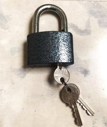 Veľký liatinový zámok /kladka,