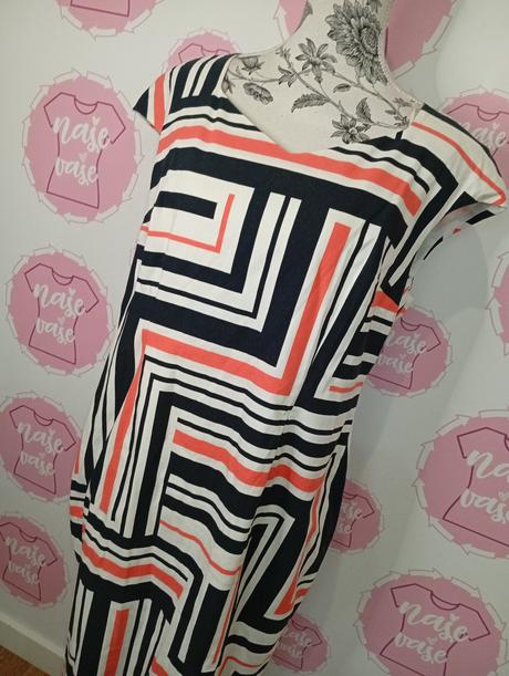 Pásikavé šaty, 46