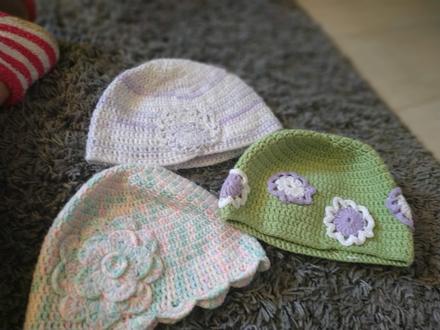 Háčkované čiapky, 98