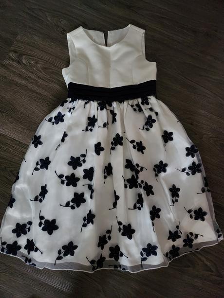 Nadherne slavnostne saty, 128