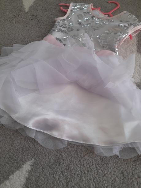 Nádherné spoločenské šatky, 98