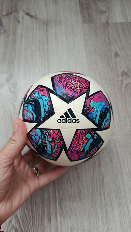 Adidas lopta mala, 