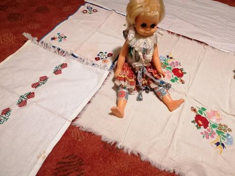 Bábika v kroji 44 cm, 