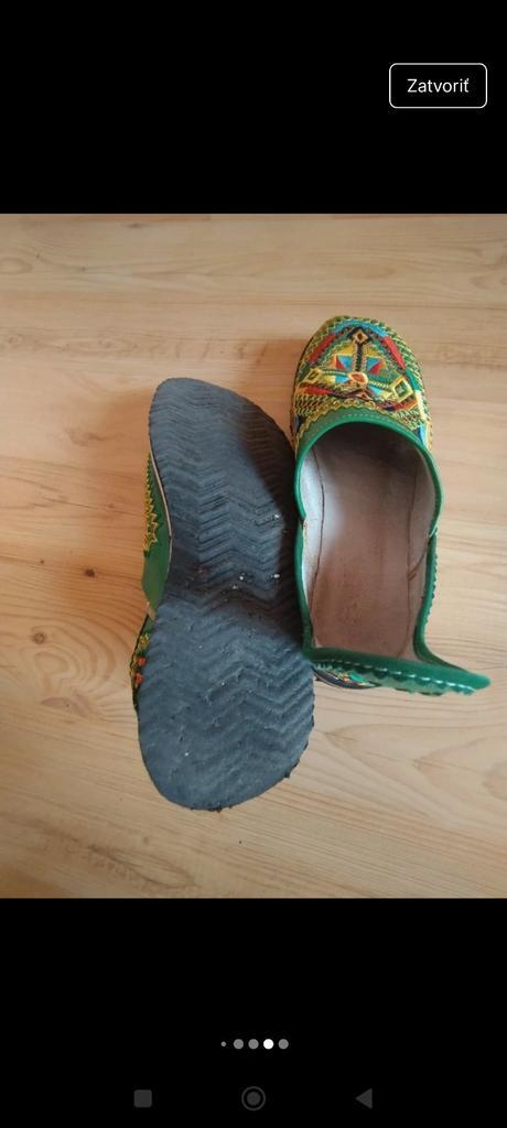 Vyšívané topánočky, 39