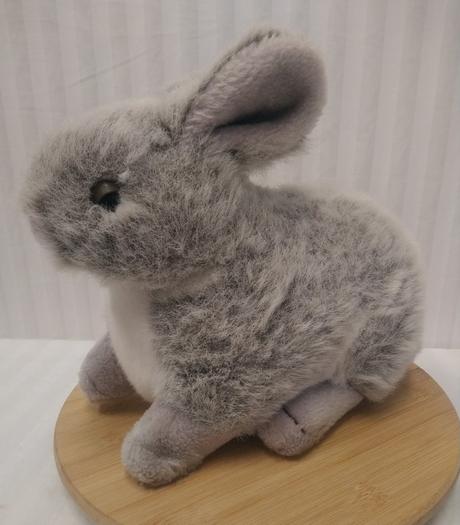 Plyšový sivo biely zajac, 34 cm,