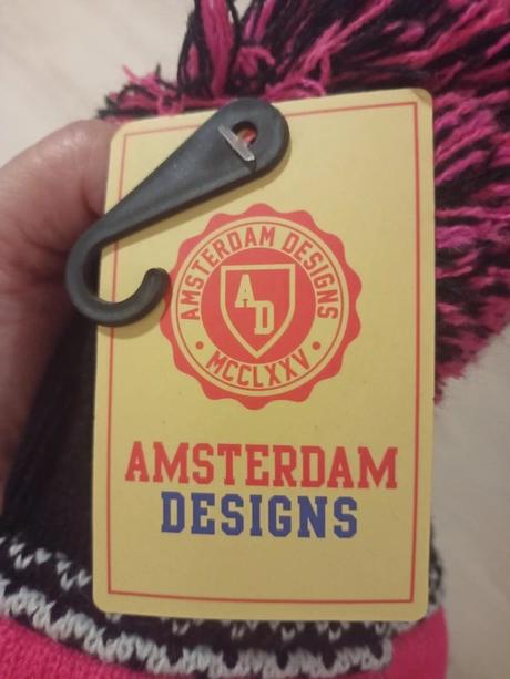 Teplá čiapka z holandska s visačkou, 