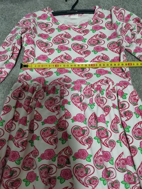 Šaty z ružičkami, 122