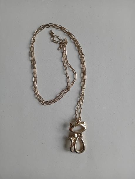 Dlhá retiazka s mačkou, 