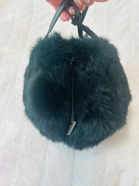 Tmavozelená kožušinová kabelka vak cango&rinaldi, 