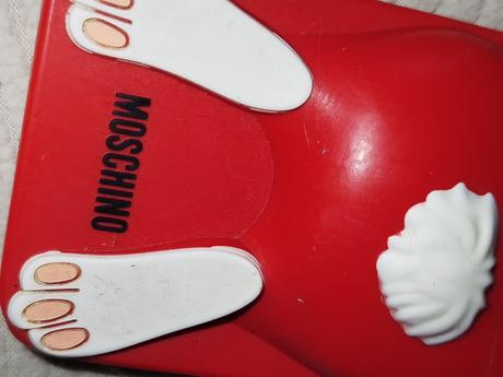 Moschino obal na iphone,