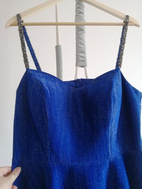 Dlhé spoločenské šaty, 42