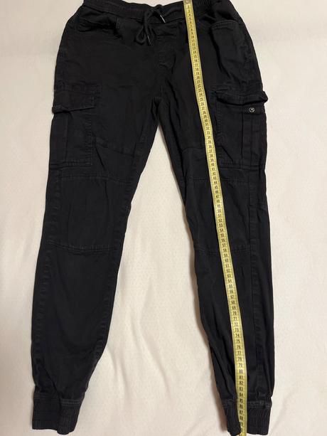 Cierne cargo gate, new yorker,164