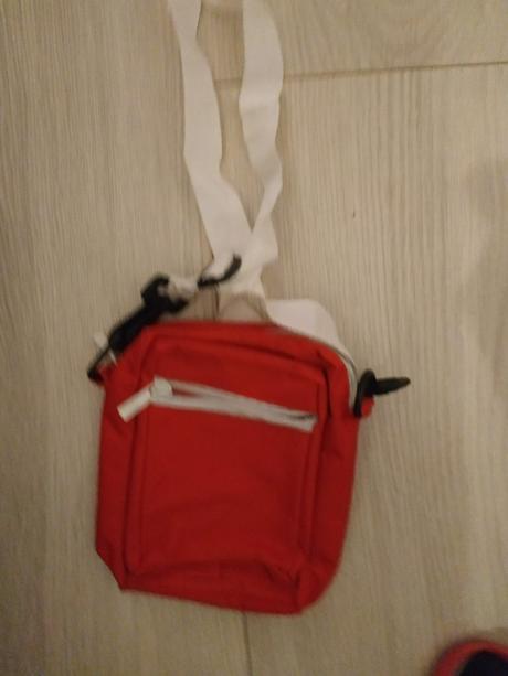 Taštička okolo krku, 