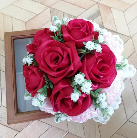 Kytica saténových pivoniek a ruží, 