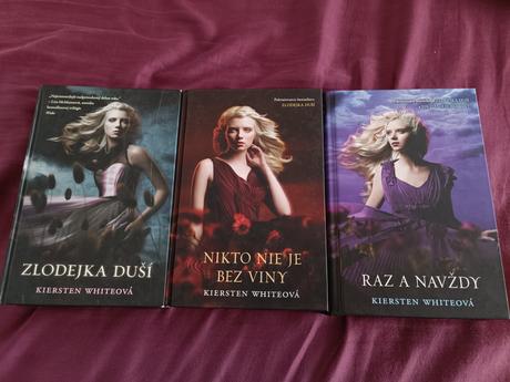 Kiersten whiteová séria zlodejka duší, 