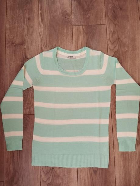 Bielo tyrkysový sveter, 38