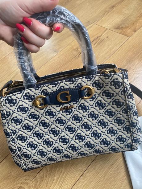 Guess kabelka izzy, guess