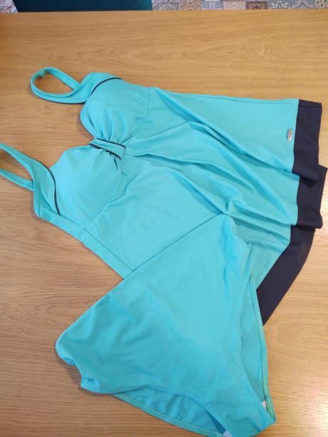 Predám krásne tehotenské plavky 2x oblečené, 40