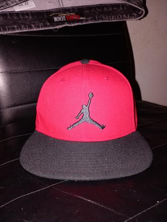 Červená jordan šiltovka, air jordan