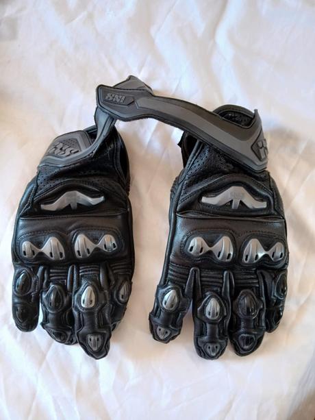 Motorkárske oblečenie, m