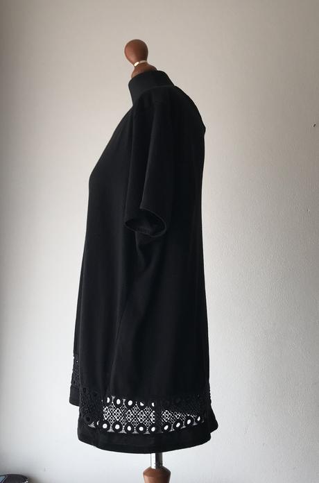 Elegantné čierne tričko s čipkovaným lemom, bonmarché,50