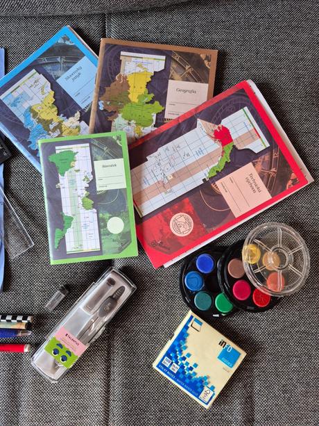 32 ks sada kancelárskych potrieb pre školáka, 