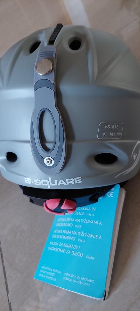 Lyžiarska prilba, s