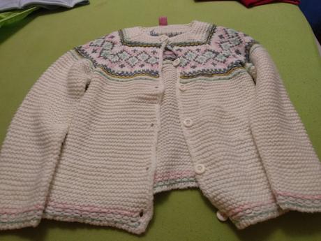 Biely sveter, kik,122