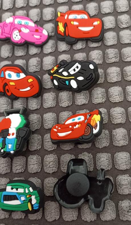 Ozdoby na kroksy - disney autá cars,