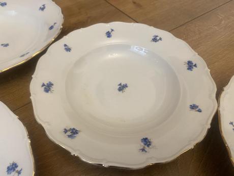 Hlboké taniere s kvetinovým vzorom, 