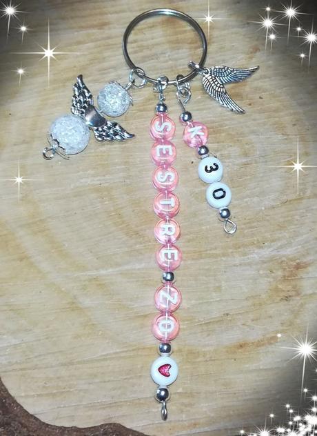 Kľúčenky s menami anjelikom z minerálov a korálok, 